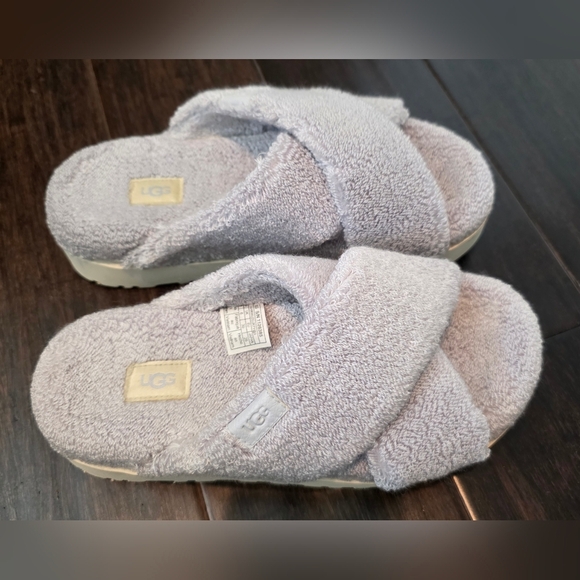 UGG Women's Size 9 Fuzz Sugar Terry Cross Metal Grey Slide Slippers Soft Cozy - Picture 2 of 9